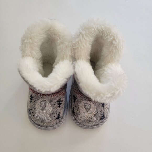 Knit booties faux sherpa, 5" outside sole length, great condition - Picture 9 of 13